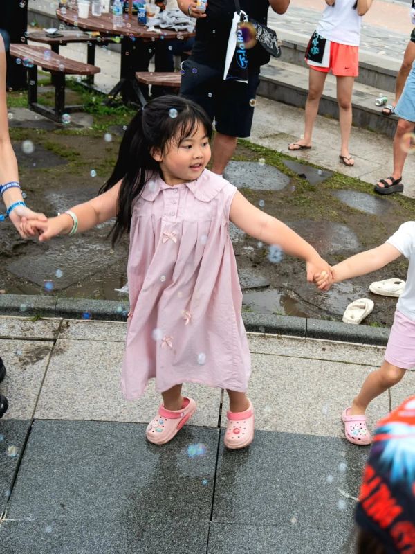 ALL KIDS WELCOME — 어린이 동반 관람 안내